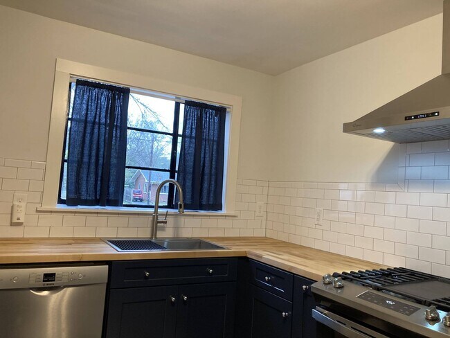 Building Photo - 3212 Alabama Ave