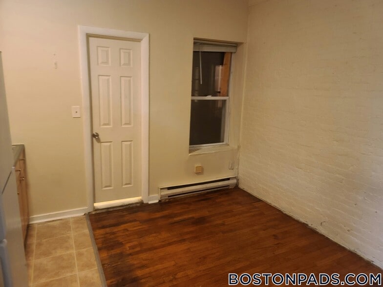 Building Photo - 894 Huntington Ave