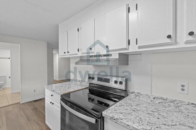 Building Photo - Location Perfection! Beautifully Renovated 3-bedroom, 2-bath home in the highly sought-after Lexi...