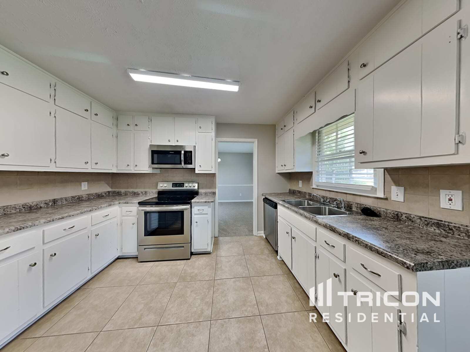 Building Photo - 425 Monivea Ln