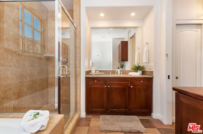 Building Photo - 48573 Classic Dr