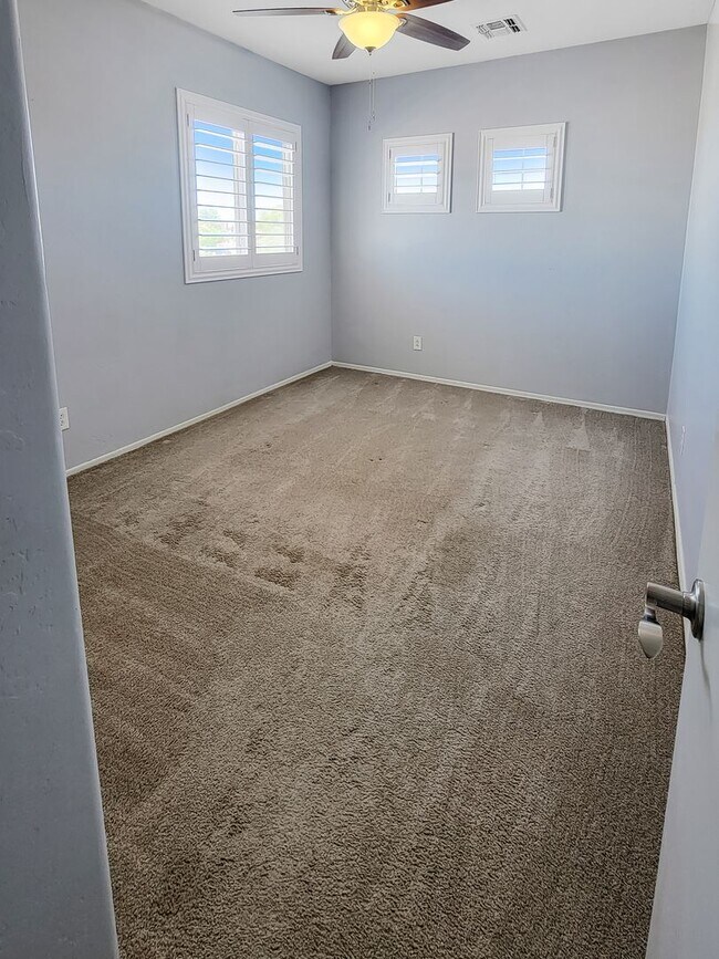 Building Photo - Lots of sq ft for the money in Goodyear!