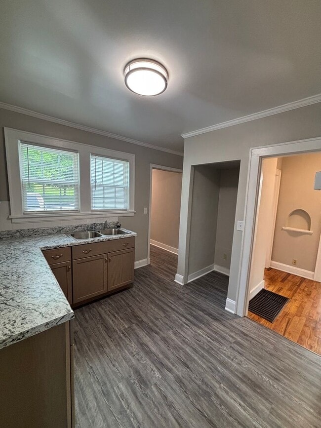 Building Photo - New Renovation!!!