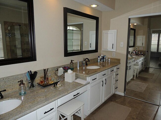 Building Photo - 1307 Westwick Forest Ln