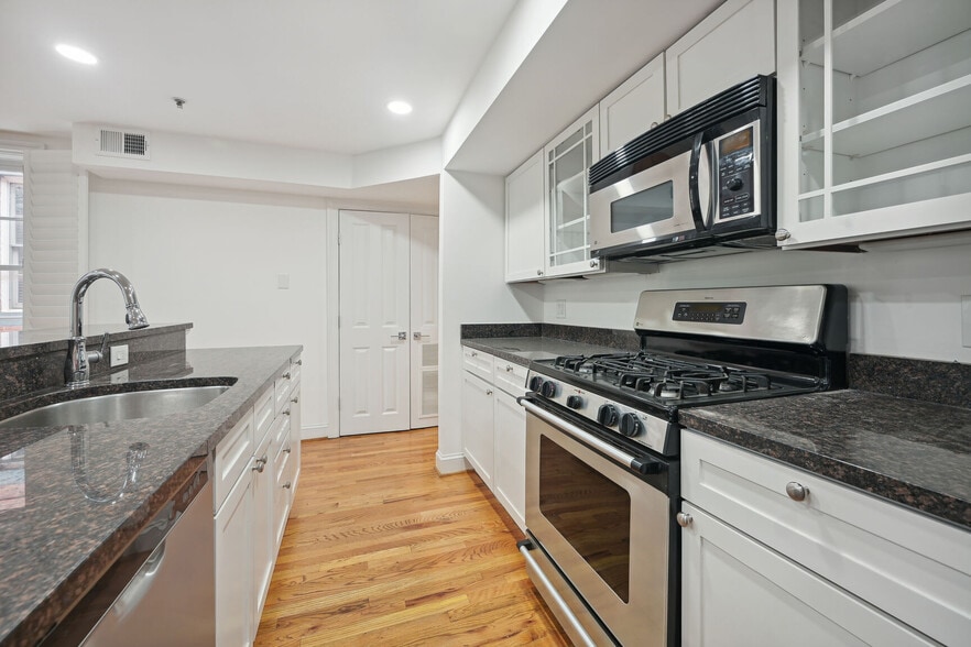 Building Photo - 933 M St NW