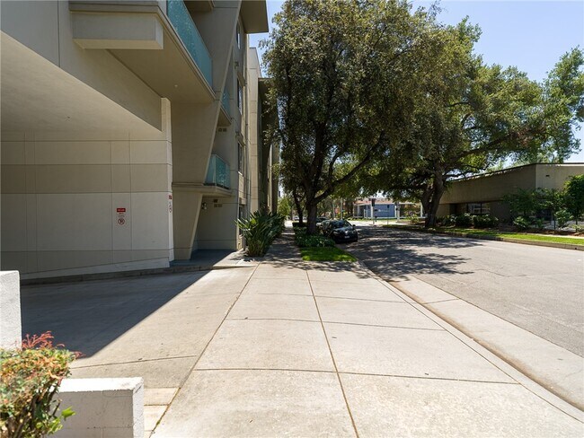 Building Photo - 160 S Hudson Ave