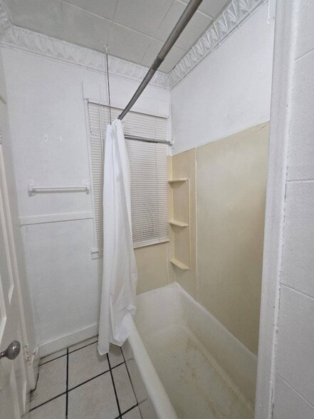 Building Photo - 649 S Summer St
