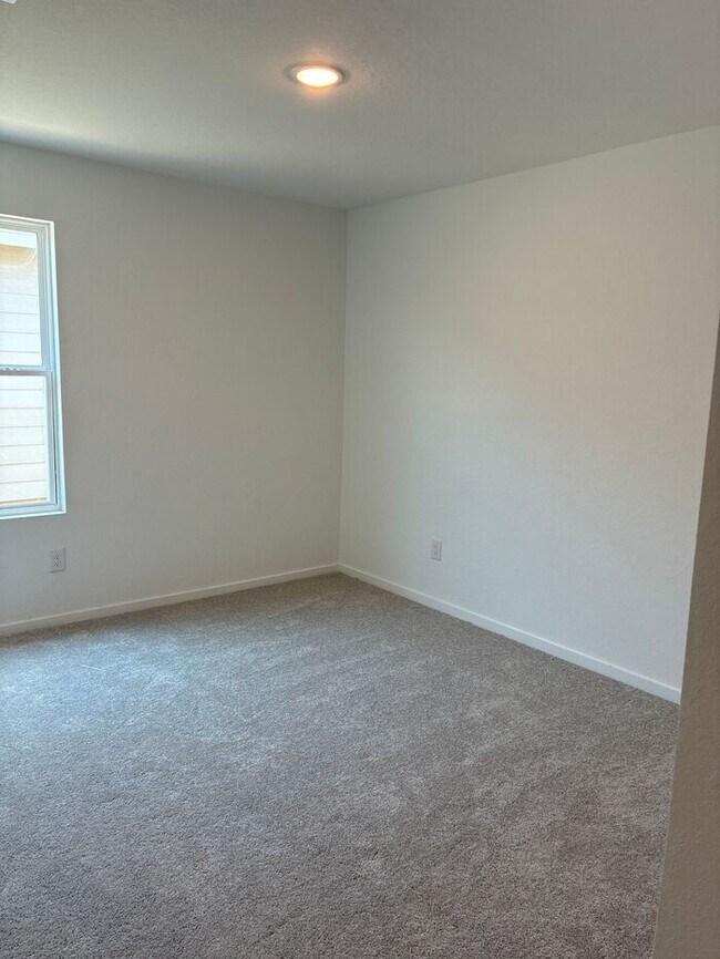 Building Photo - Charming 4 beds 2 baths in San Antonio!