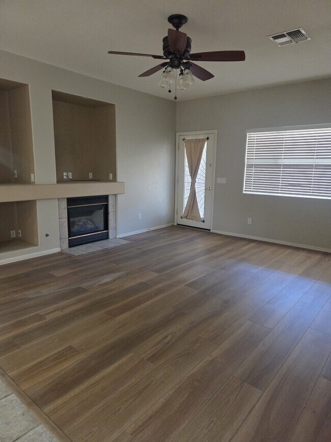 Building Photo - Great Single Level Peoria Home