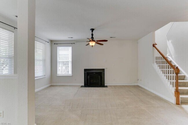 Building Photo - 528 Normandy St