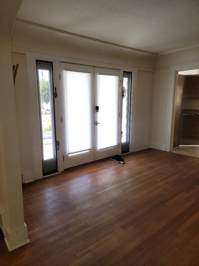 Building Photo - Beautiful Craftsman-style 3 bedroom, 2 bath home (1632 sq ft)  near Lake Steilacoom PLUS studio c...