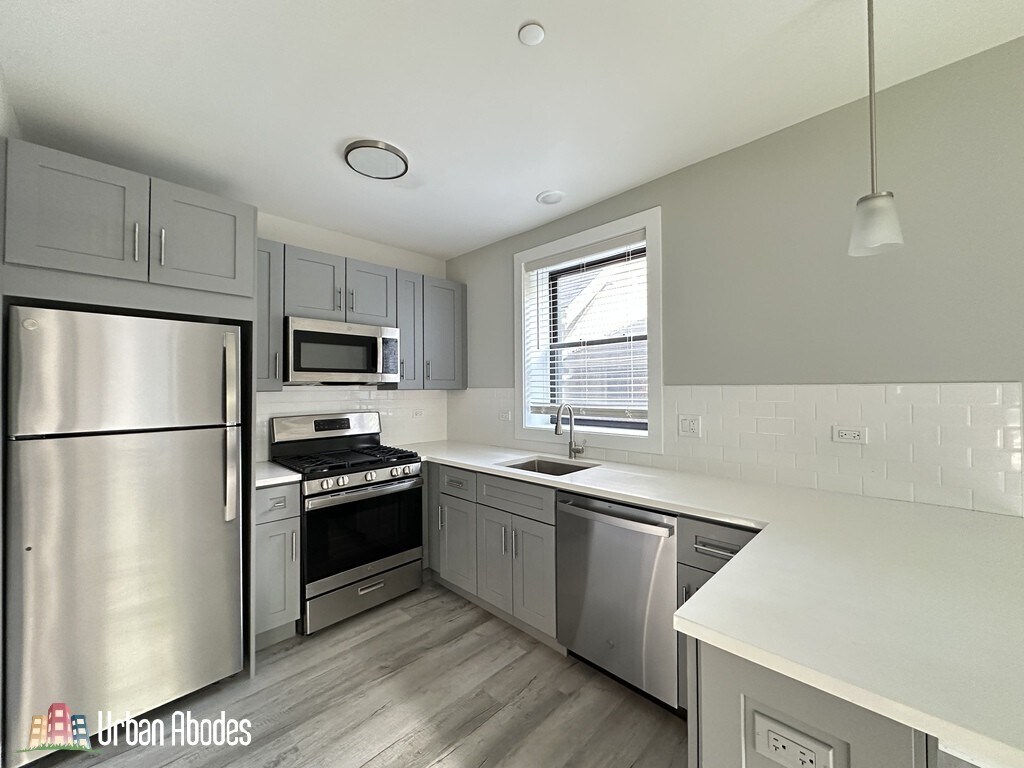 Building Photo - 1137 Oak Ave