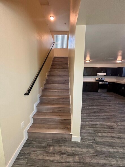 Building Photo - 457 E 30th St