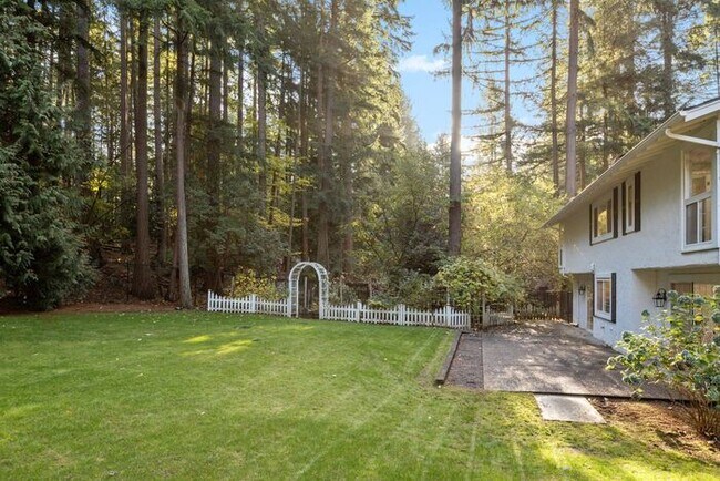 Building Photo - Stunning Private AIR CONDITIONED Dream Home in Coveted Bridal Trails