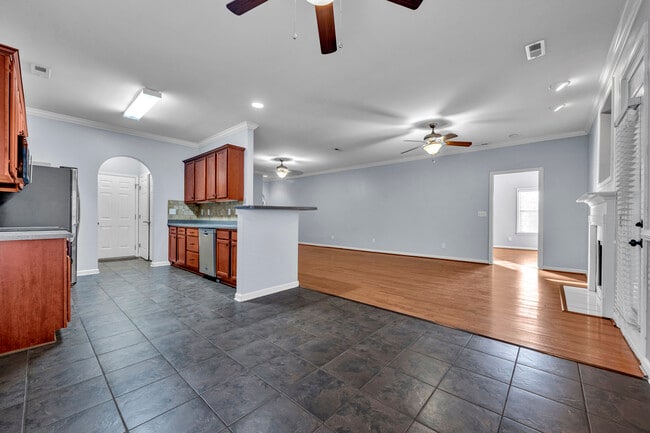 Building Photo - 3105 Vintage Way