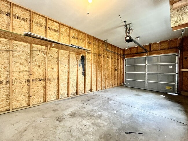 Building Photo - 2103-2105 Kinnrow Ave NW