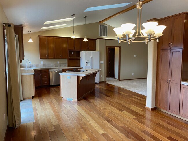 Kitchen - 6025 Rock Chuck Cir