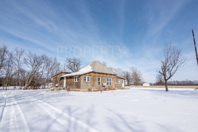 Building Photo - Charming 2-Bedroom 1-Bath + Bonus Room Farmhouse