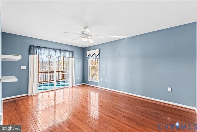 Building Photo - 686 Lake Caroline Dr