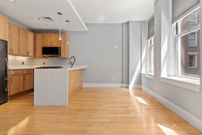 Building Photo - 70 Lincoln St