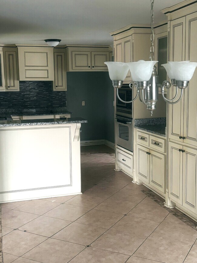 Building Photo - 82 Oliver Dr