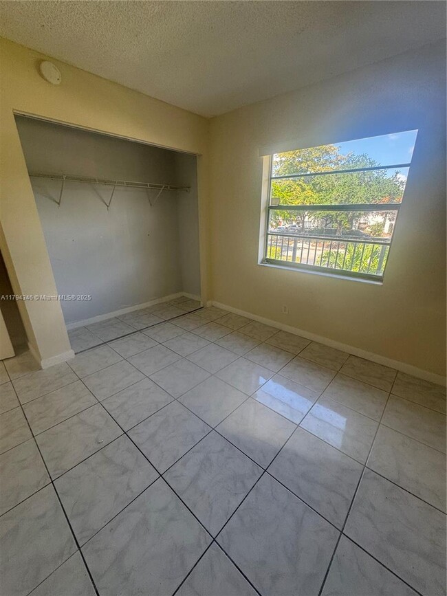 Building Photo - 3502 NW 114th Ln