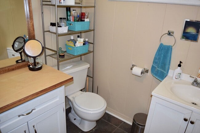 Building Photo - 71 Aipuni St