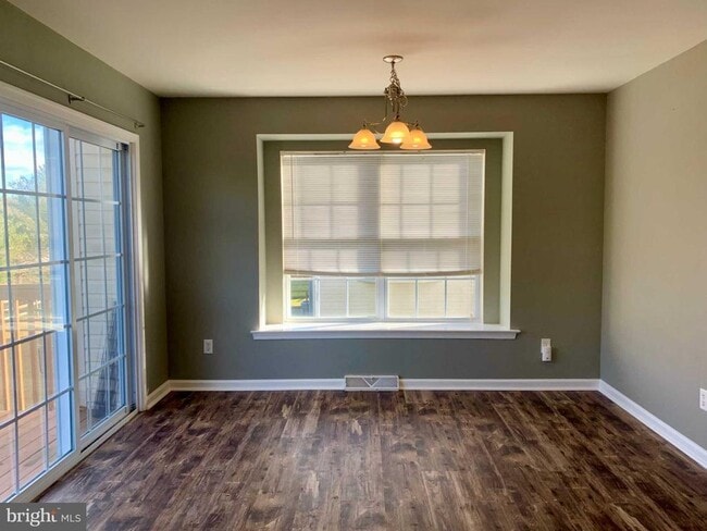 Building Photo - 351 Paradee Dr