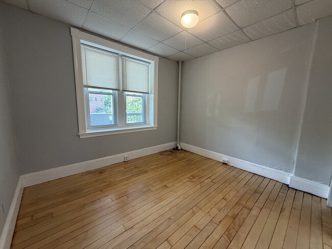 Building Photo - 15 Lynde St
