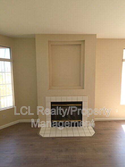 Building Photo - 26745 Summer Sunshine Dr