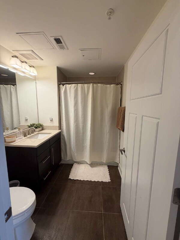 Building Photo - 1107 S Walter Reed Dr