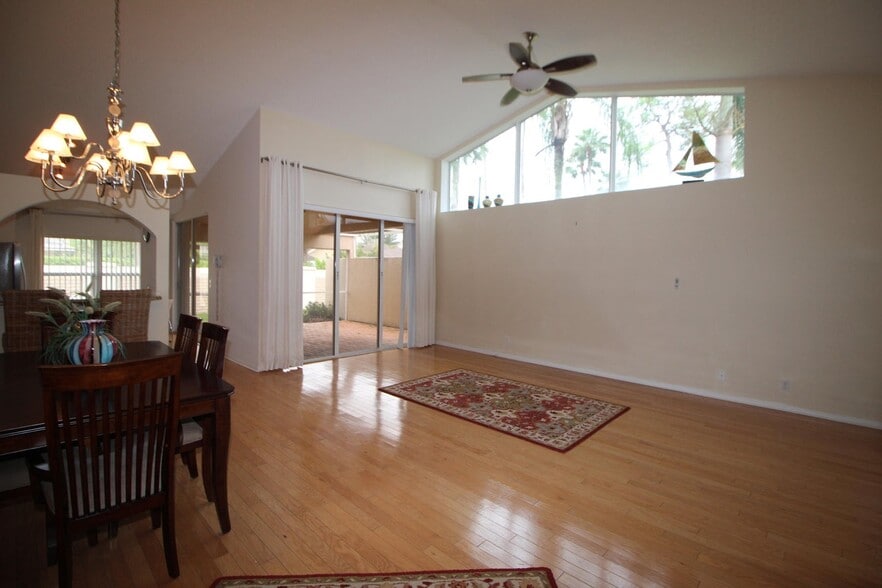 Building Photo - 404 Sabal Palm Ln