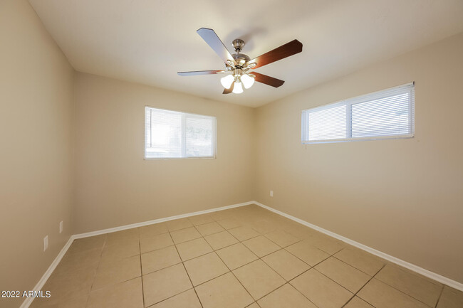 Building Photo - 2722 W Tuckey Ln