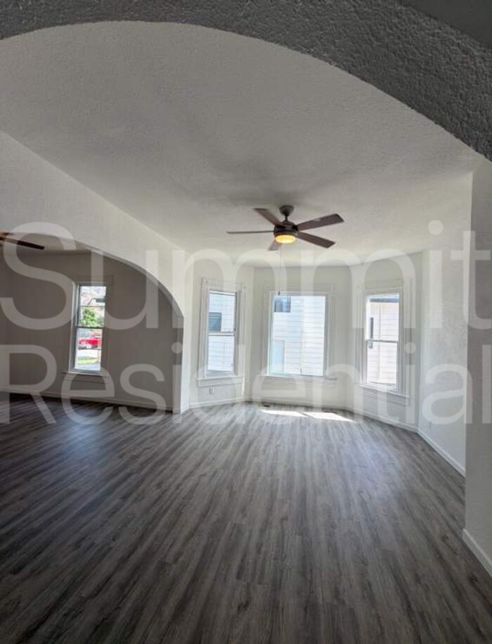 Building Photo - 1422 10th St