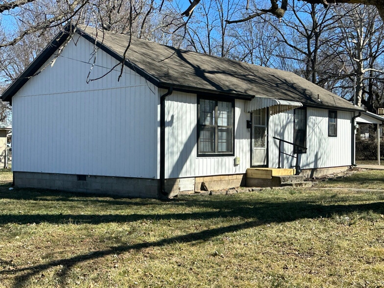 Building Photo - 217 W Logan St