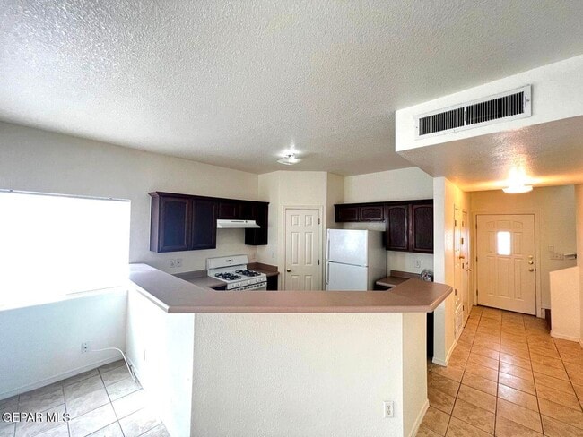 Building Photo - 5913 Cielo De Oro Pl