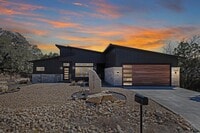 Building Photo - 3013 Clark Ave