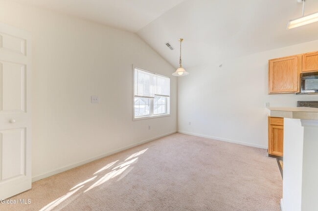 Building Photo - 304 Heritage Way