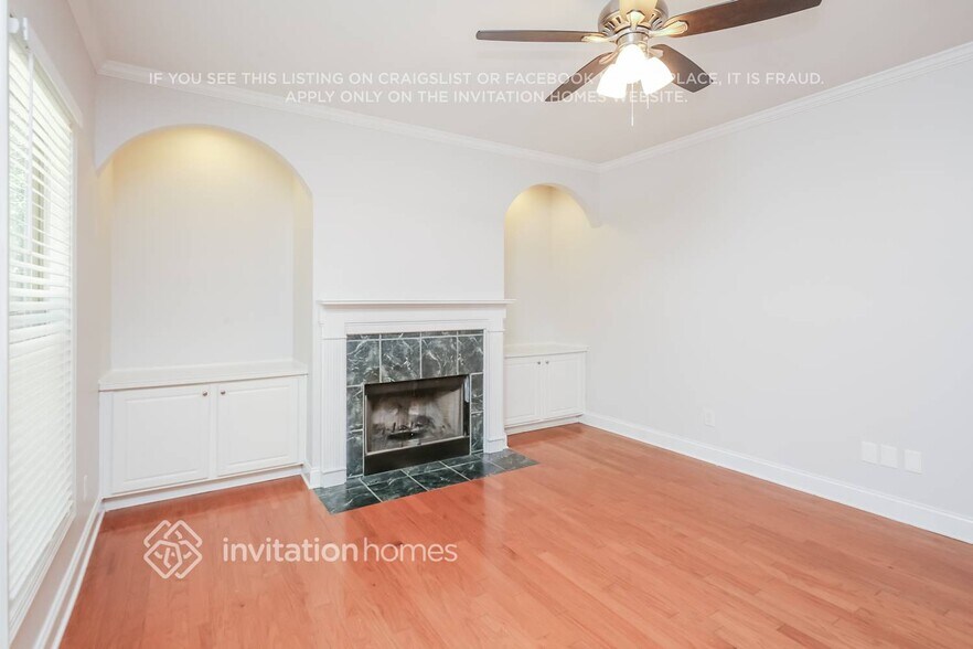 Building Photo - 532 Suwanee Oaks Dr NE