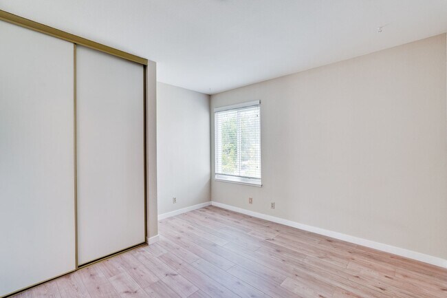 Building Photo - 6651 Bunker Hill Ct