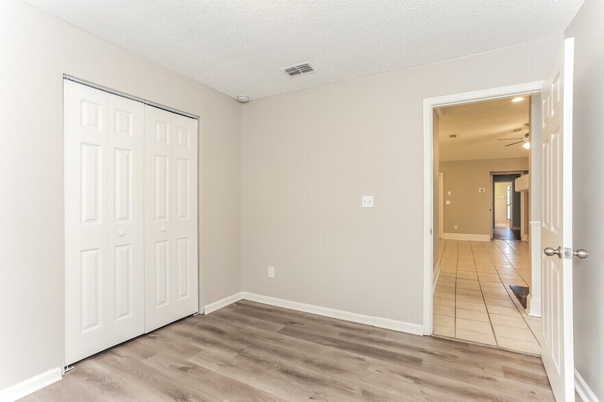 Building Photo - 248 Carriann Cove Trail W