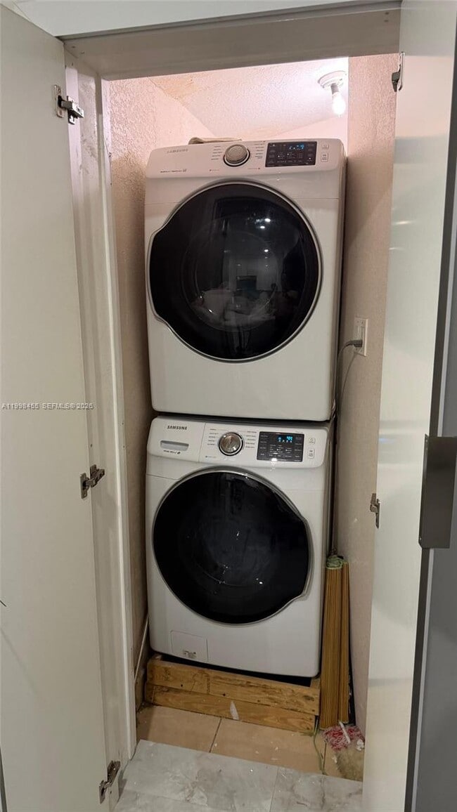 Building Photo - 1555 SW 21st Way