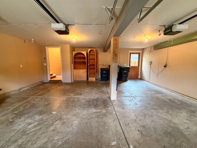 Building Photo - ABSOLUTELY BEAUTIFUL 4-Bedroom Townhome in the Highly Sought-After Prospect Neighborhood!