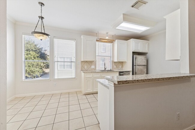 Building Photo - 1626 Genesee St