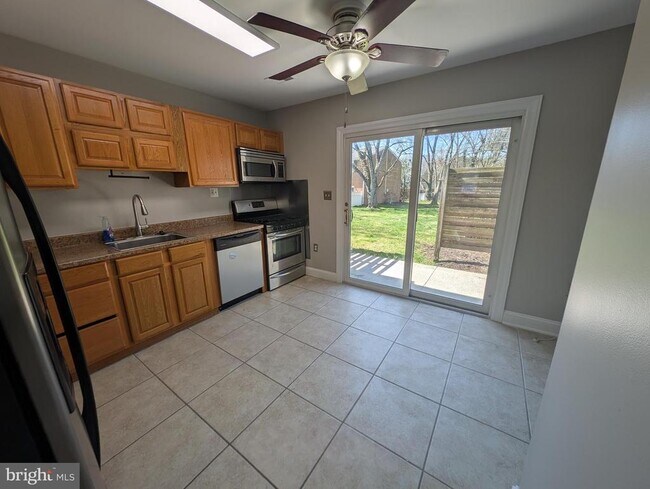 Building Photo - 8435 Norwood Dr