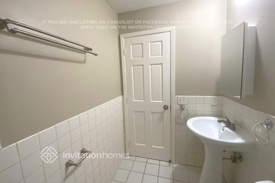 Building Photo - 1716 Lamplight Dr