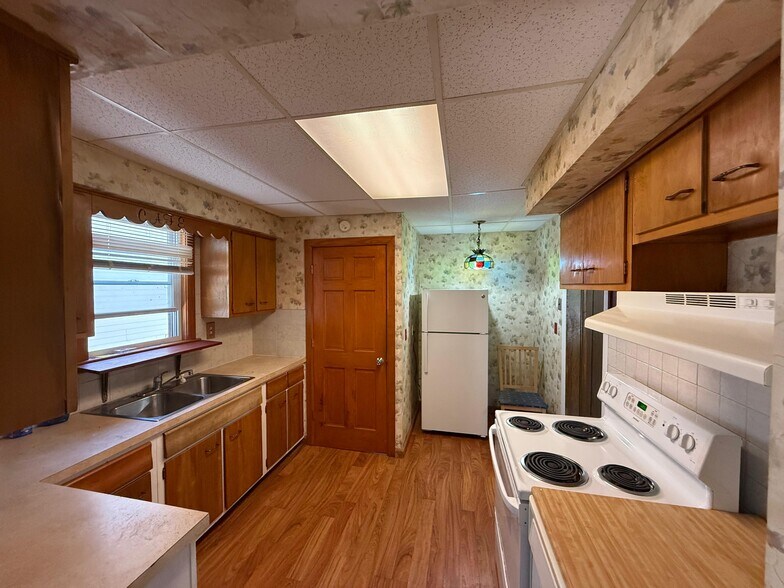 Building Photo - 9906 Zimmer Ave