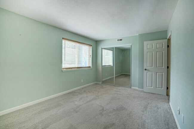 Building Photo - $1,600.00- 2 Bed 2 Bath Condo in Lakewood with in-unit laundry!