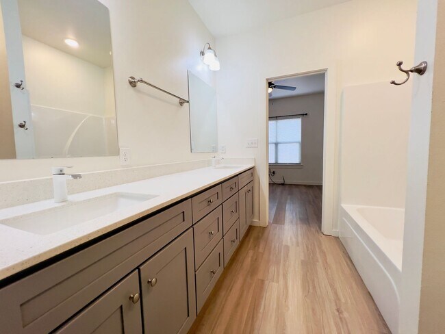 Building Photo - PRE-LEASING FOR JUNE OR JULY! 3/3/2 Duplex in Northwest Lubbock