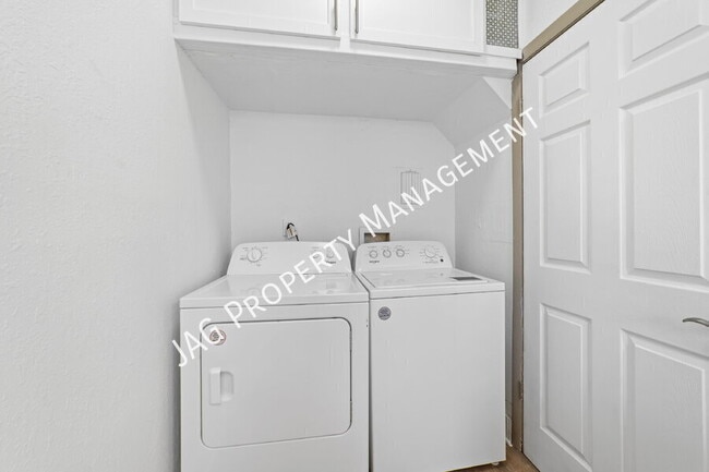 Building Photo - 931 Rubel St
